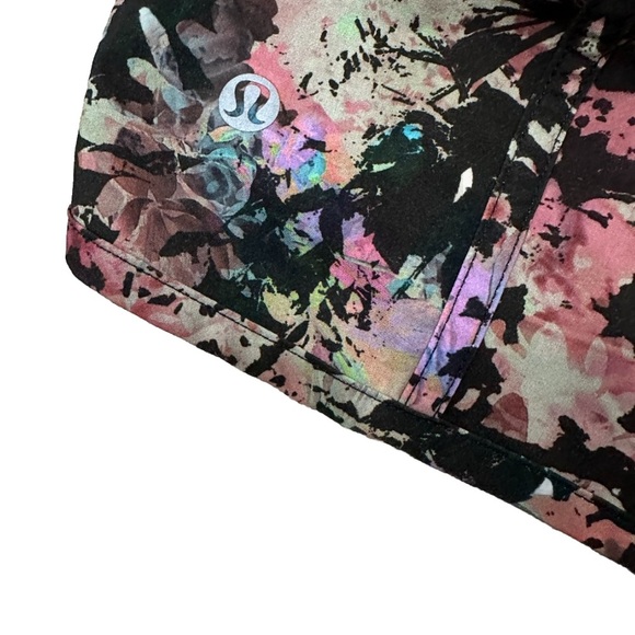 Lululemon Tracker Low-Rise Lined Short 4"
Stencil Blossom Red Multi sz 6 - Picture 6 of 6